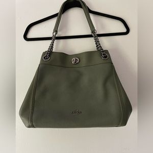 Coach turnlock chain, hunter/army green, triple section shoulder purse